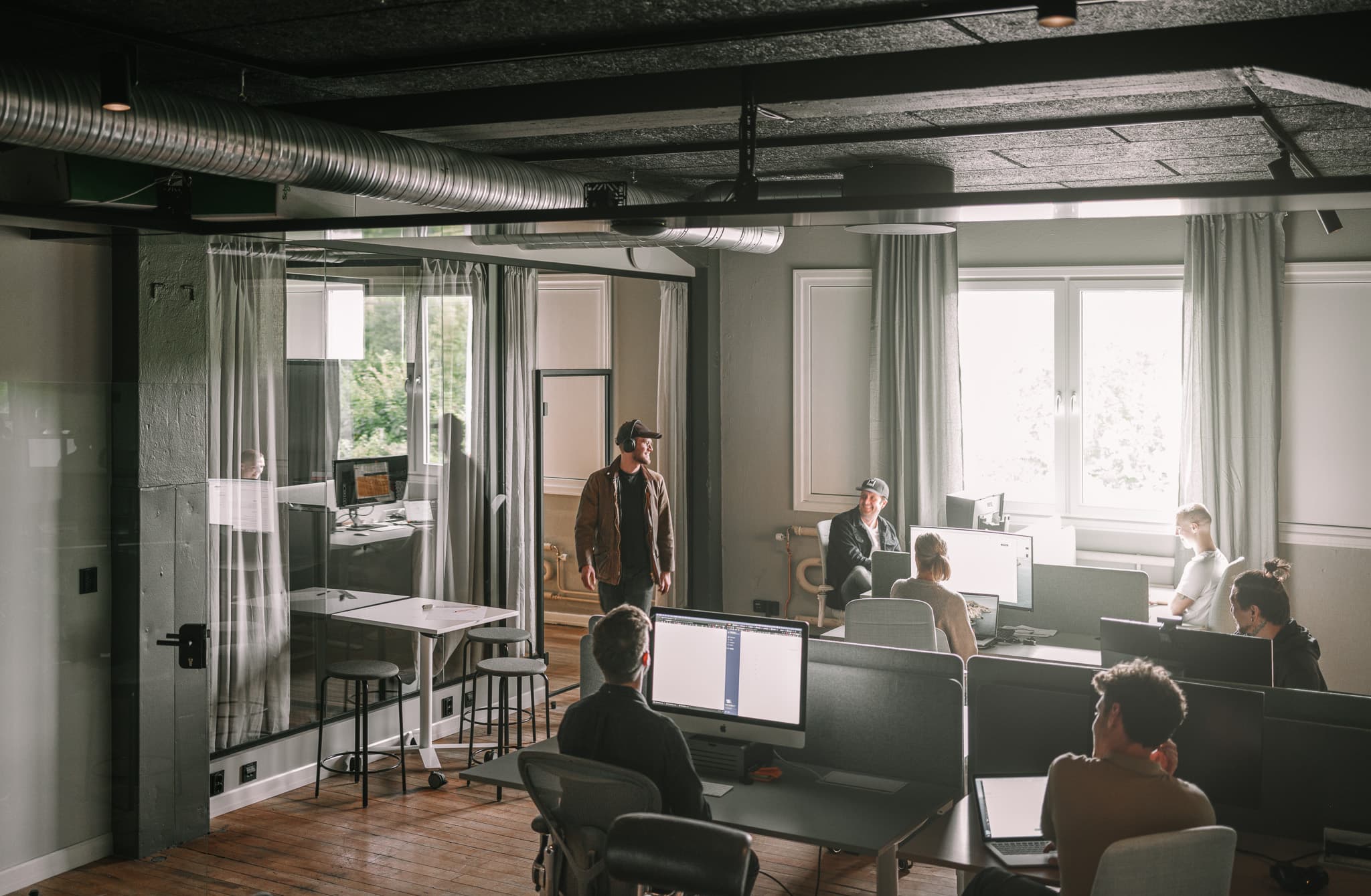 B6 Cowork meeting area