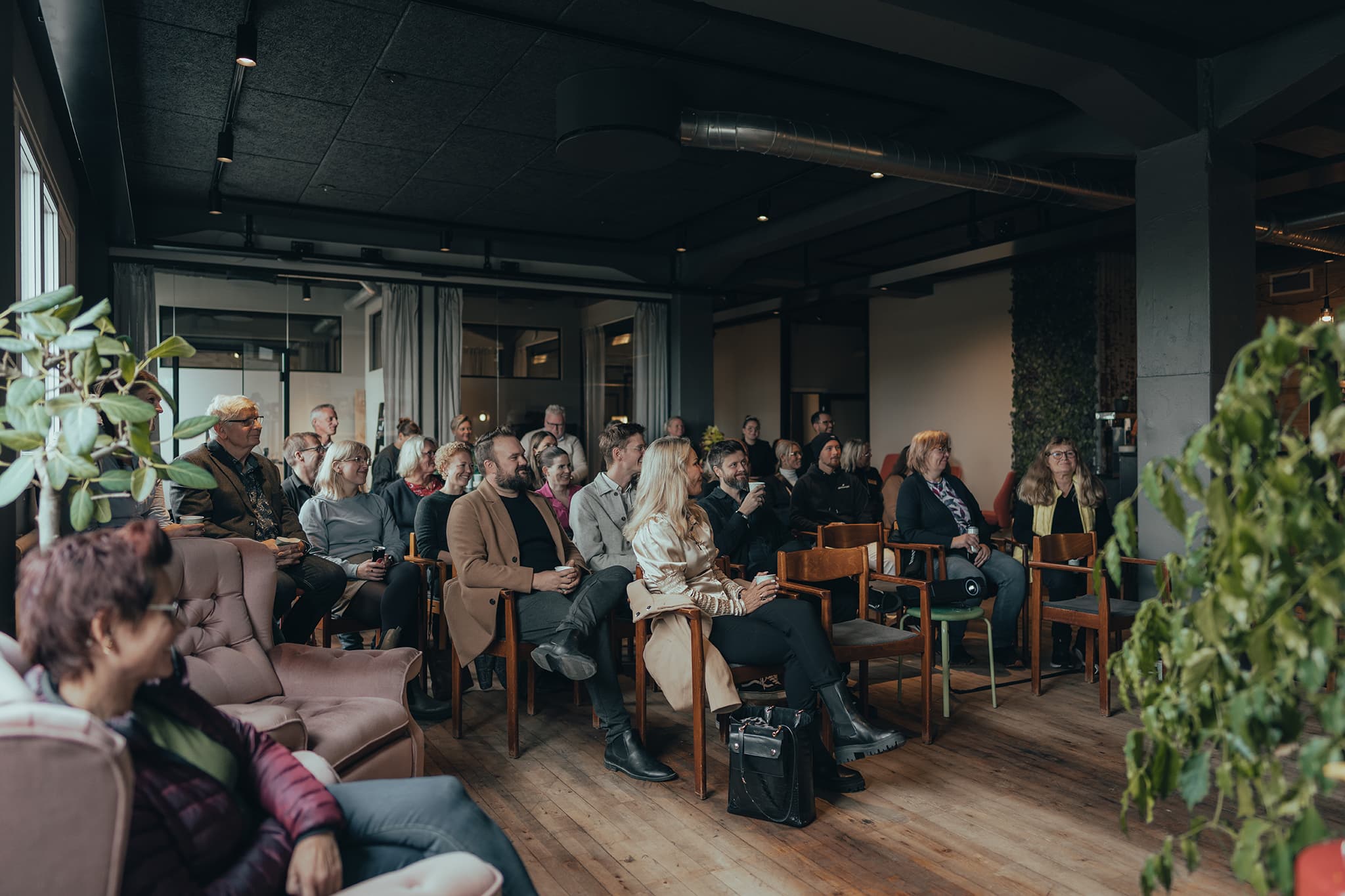 Bokningsbara rum och ytor på B6 Cowork i Falköping